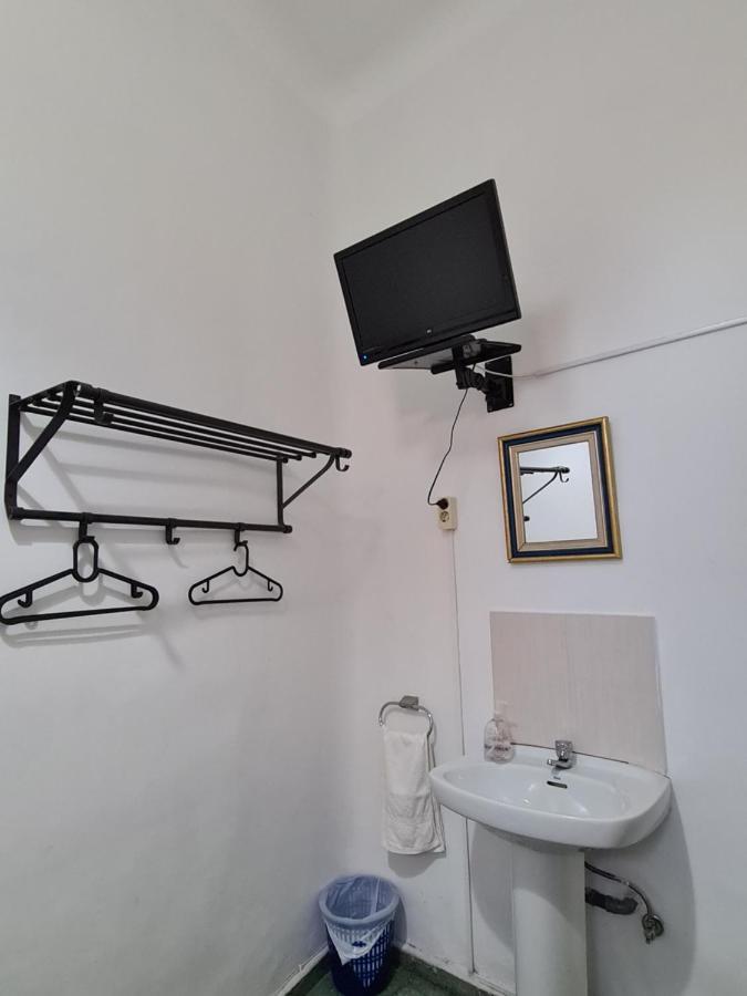 Single Room with Shared Bathroom,1015323928:JPEG